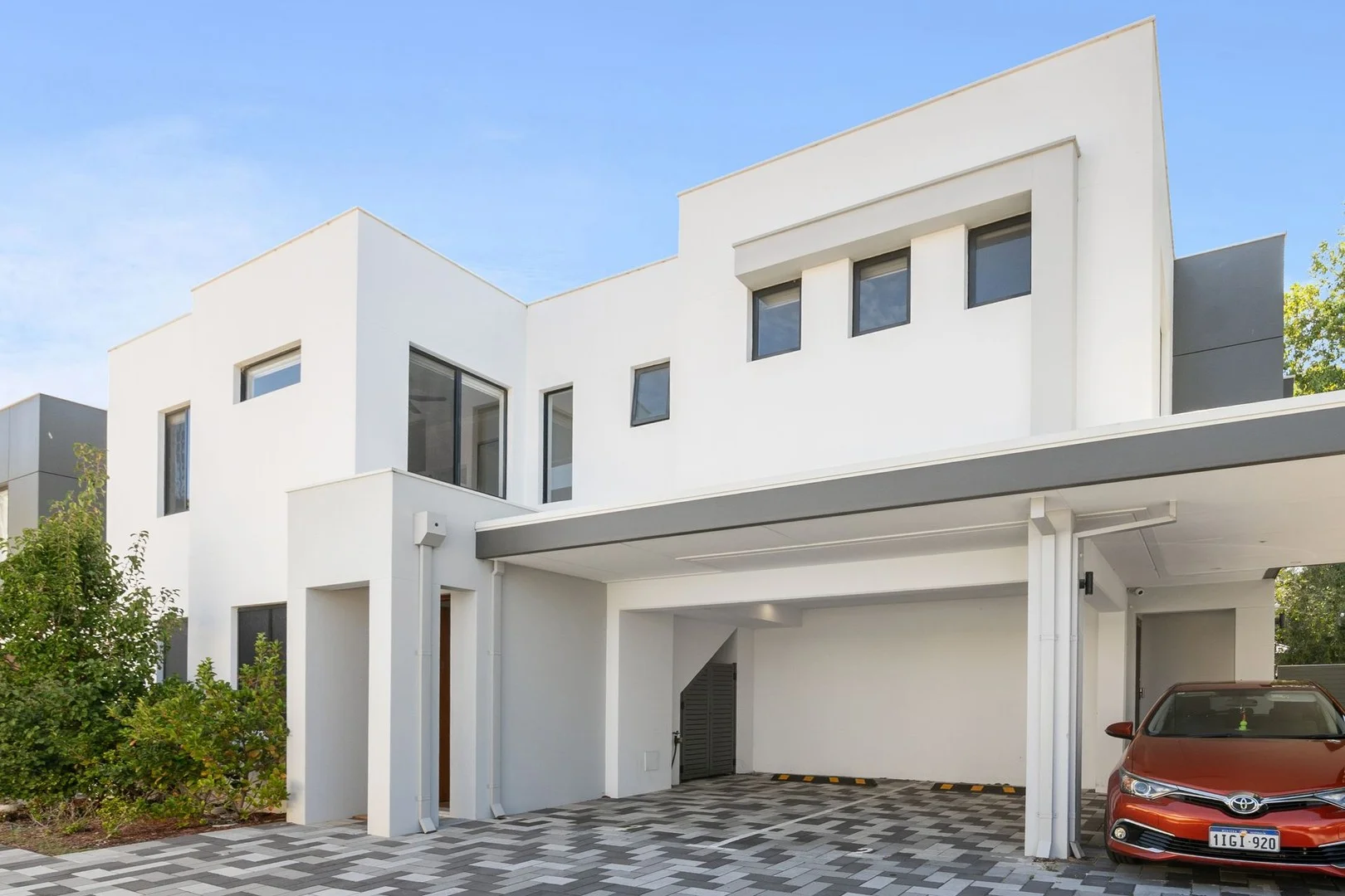 2/174 Leake Street, Belmont WA 6104