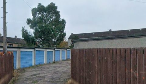 Muirhouse Bank, Ferry Road, Edinburgh EH4, Parking/garage to rent
