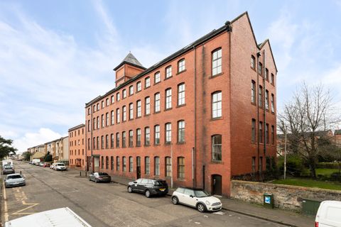 10/8 Restalrig Drive, Edinburgh EH7