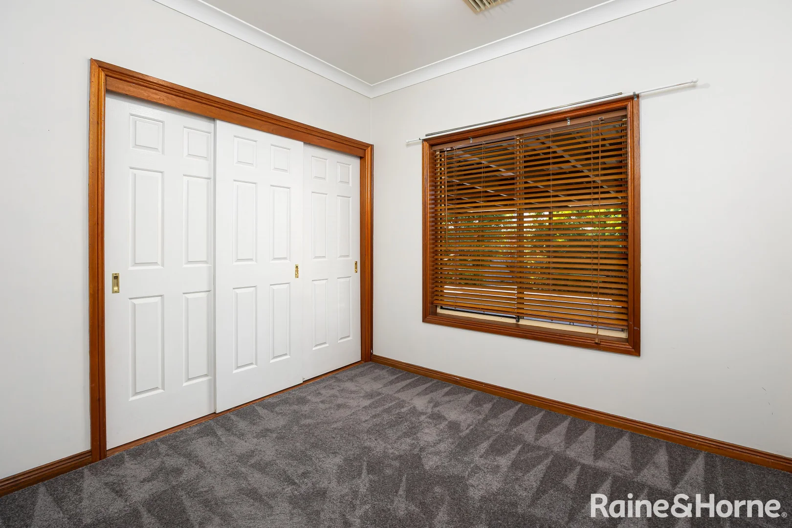 Additional image 10 of 6 Minya Place, Glenfield Park NSW 2650