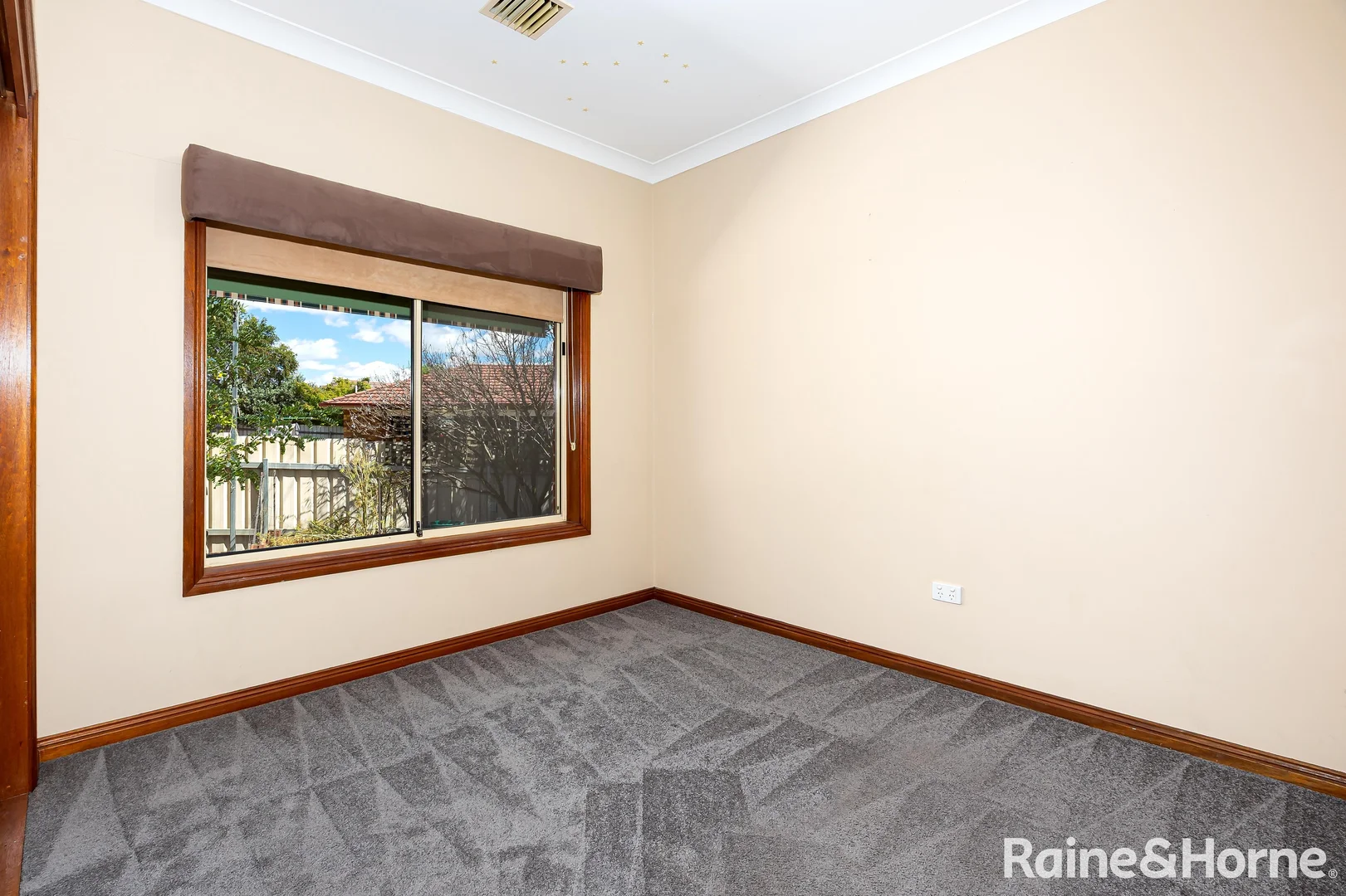 Additional image 8 of 6 Minya Place, Glenfield Park NSW 2650