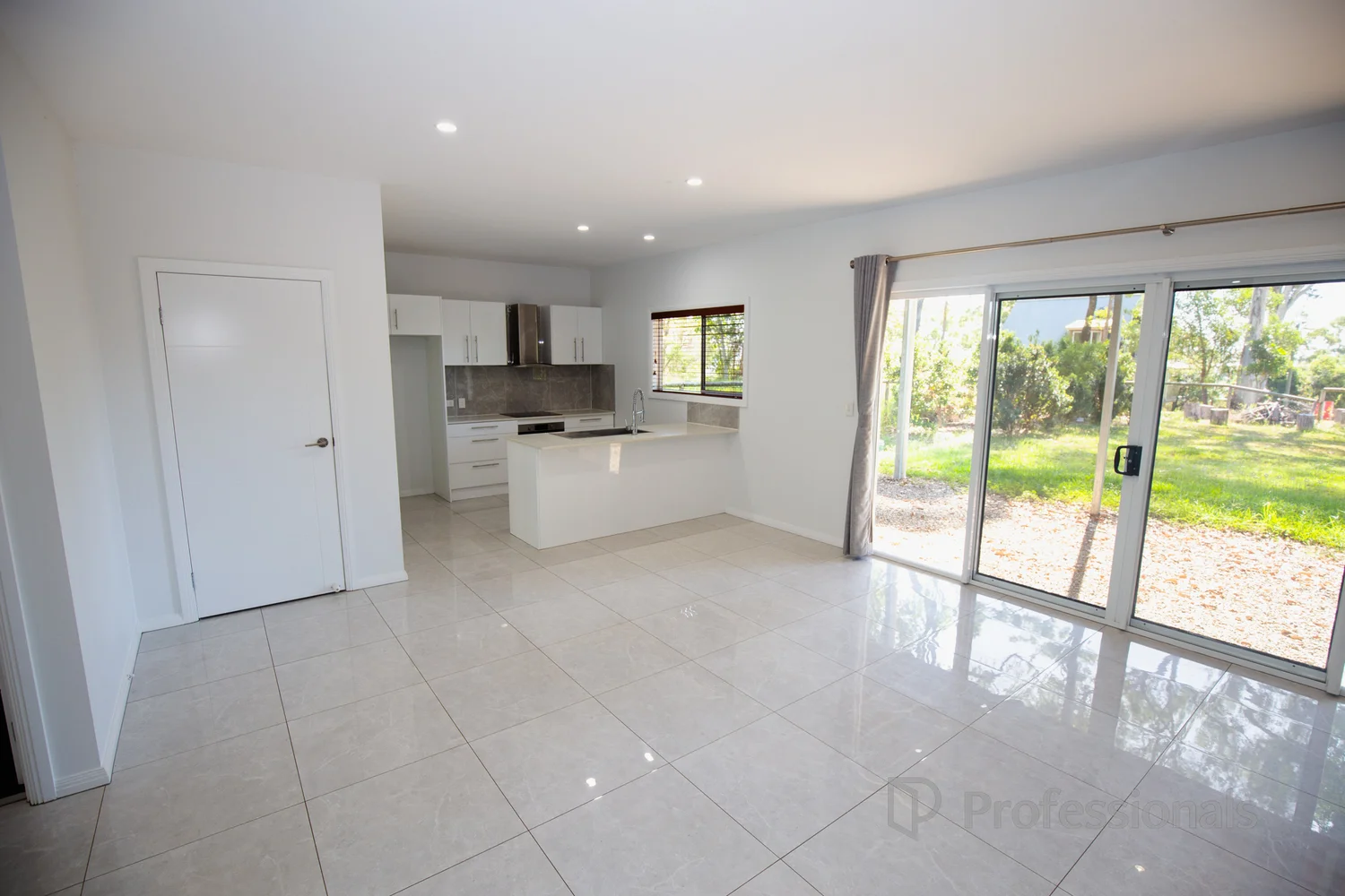 Additional image 3 of 17 High Central Road, Macleay Island QLD 4184