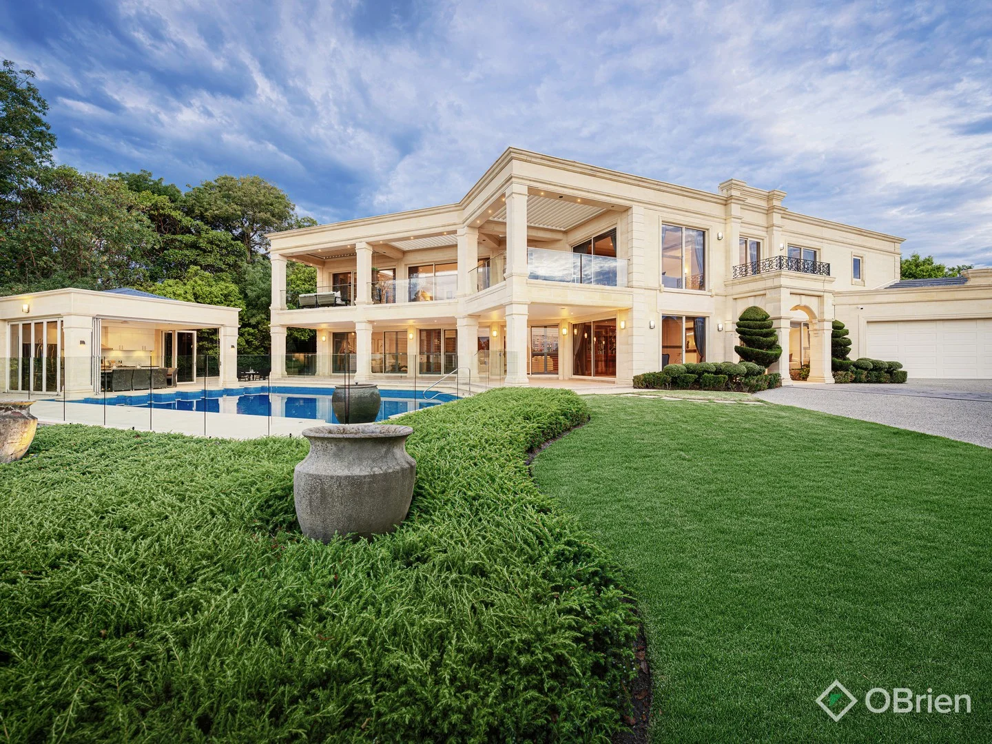 8 Watts Parade, Mount Eliza VIC 3930