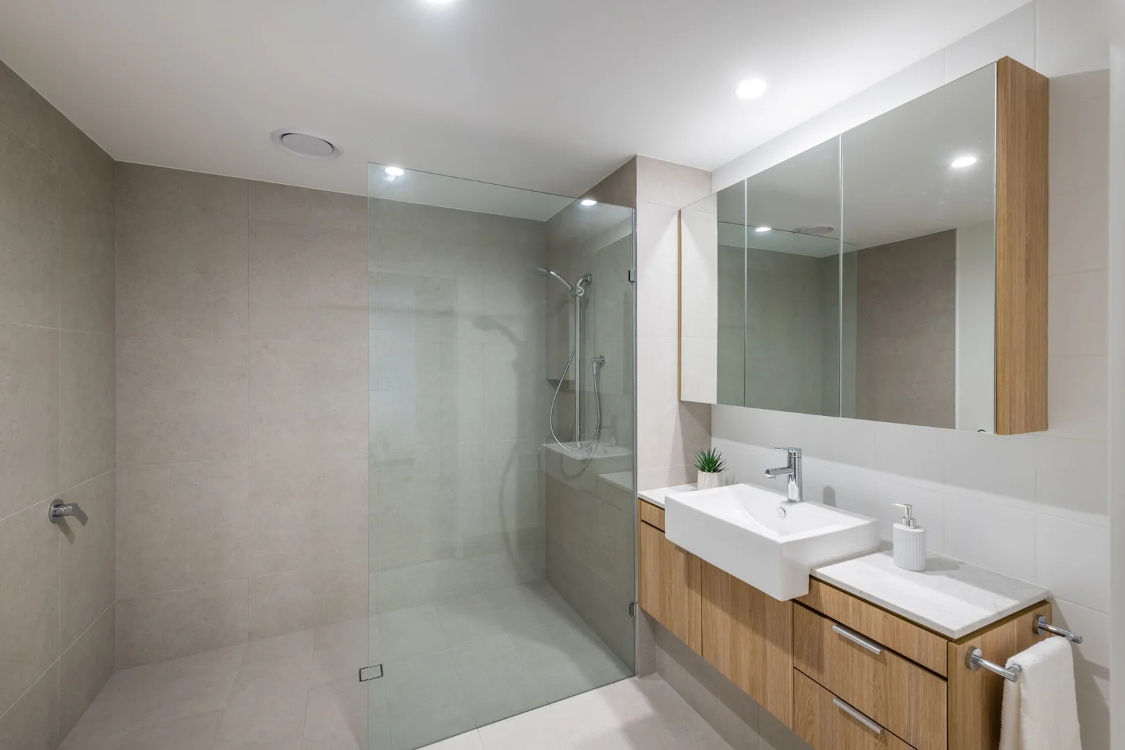 Additional image 4 of 325/245 Rowbotham Street, Middle Ridge QLD 4350