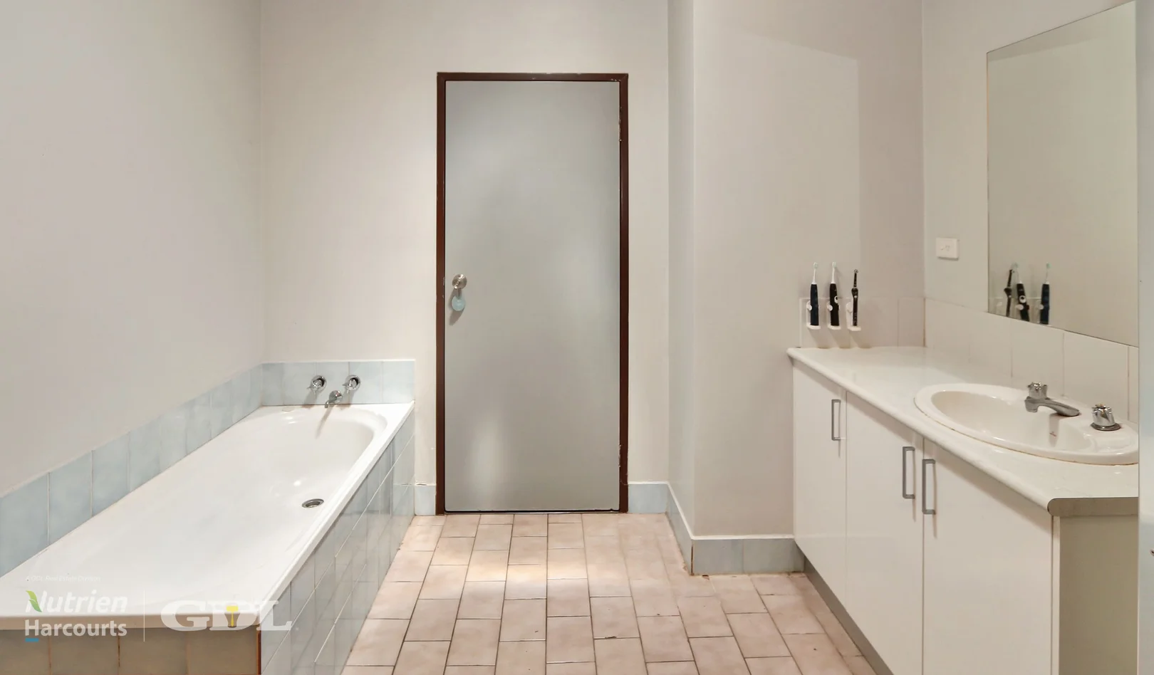 Additional image 7 of 13/10 Victoria Highway, Katherine NT 0850