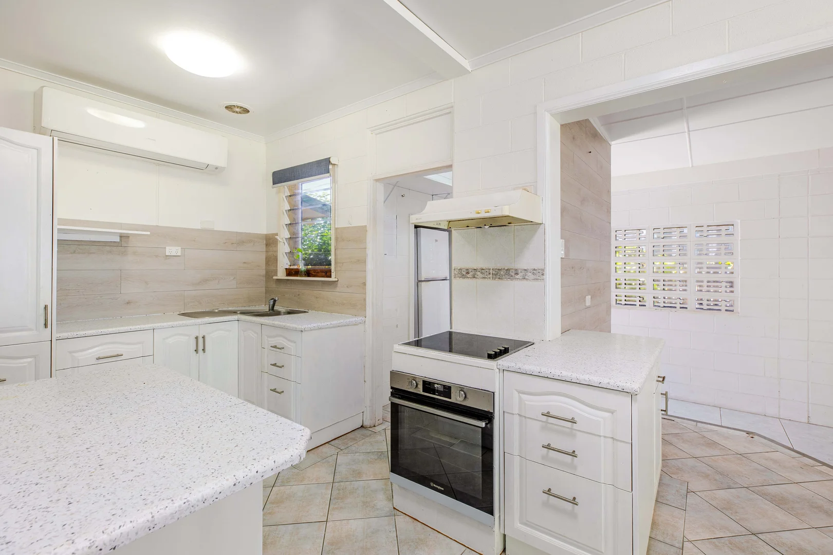 Additional image 10 of 72 Marine Parade, Newell QLD 4873