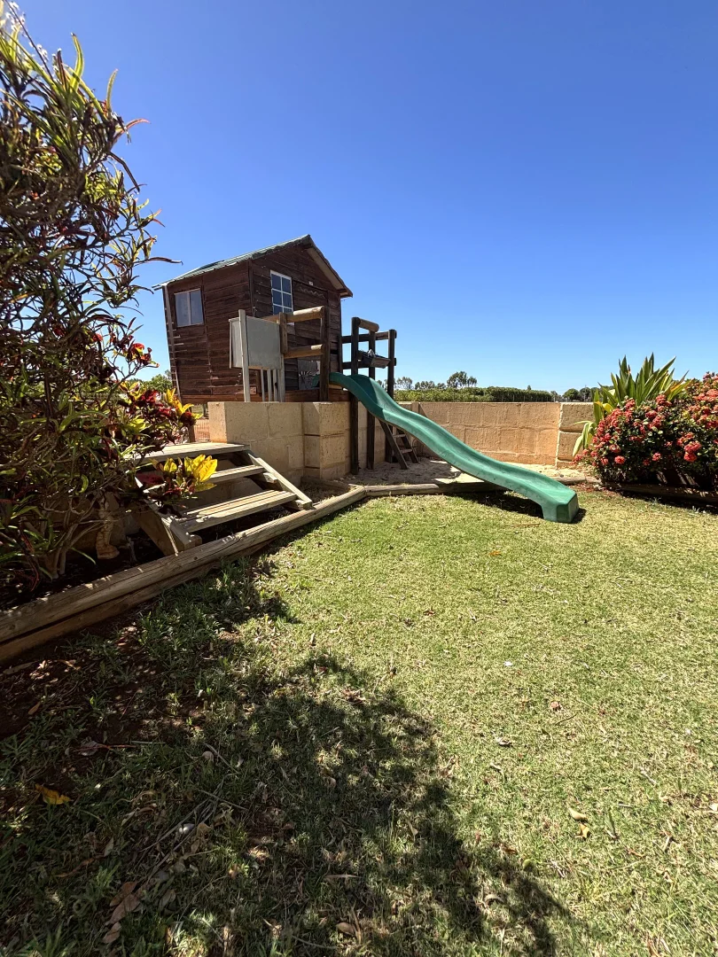 Additional image 45 of 563 & 561 Robinson Street, Carnarvon WA 6701