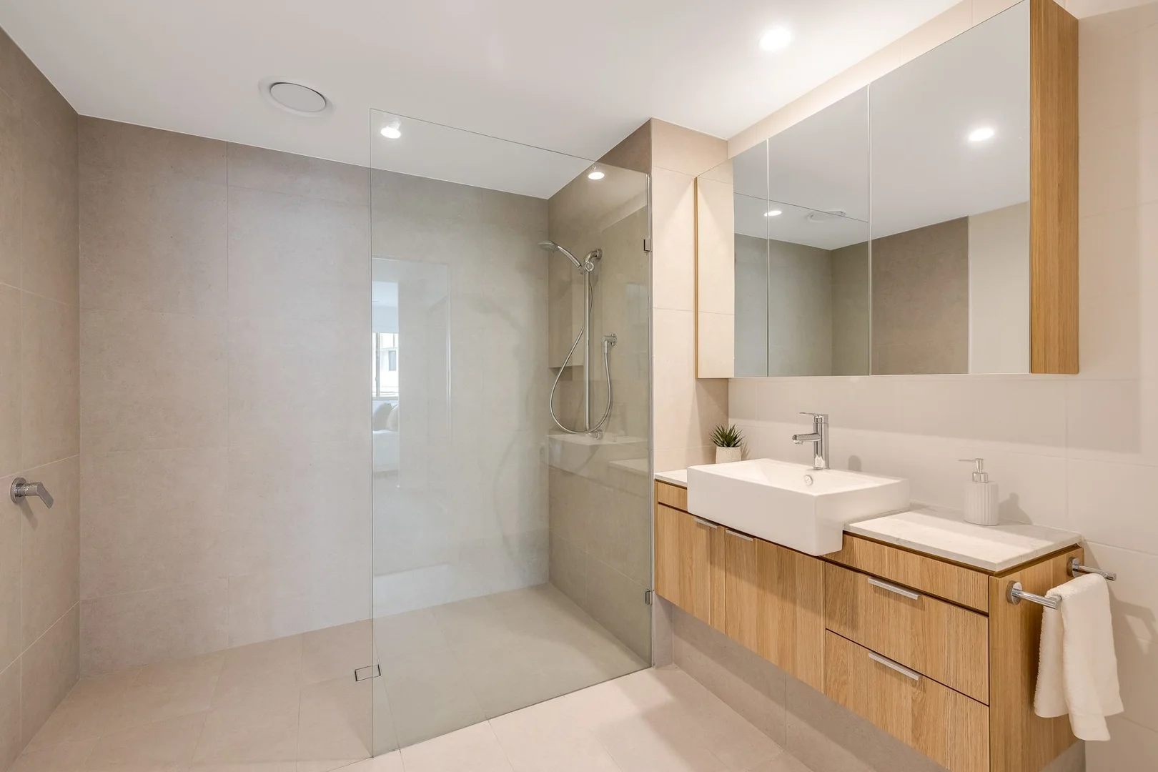 Additional image 9 of 325/245 Rowbotham Street, Middle Ridge QLD 4350