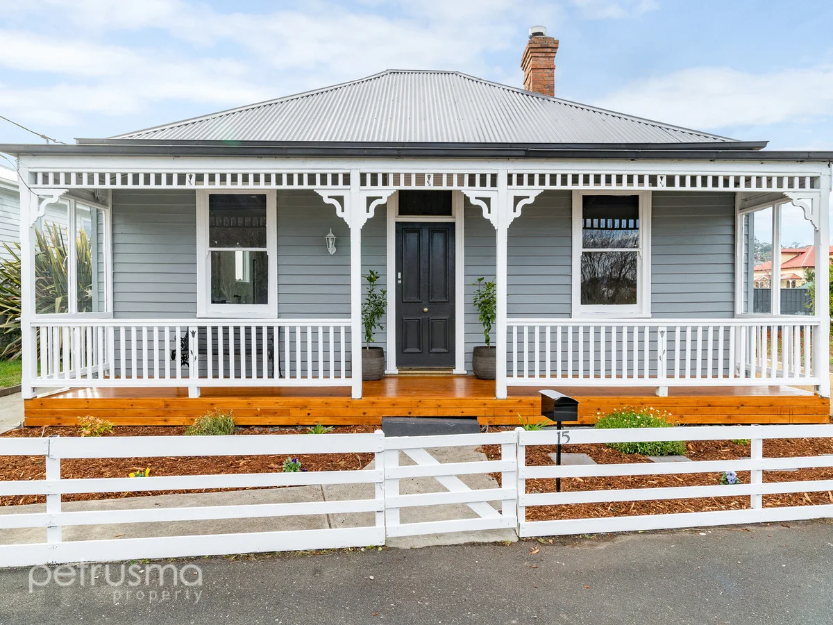 15 Nelumie Street, Lindisfarne TAS 7015