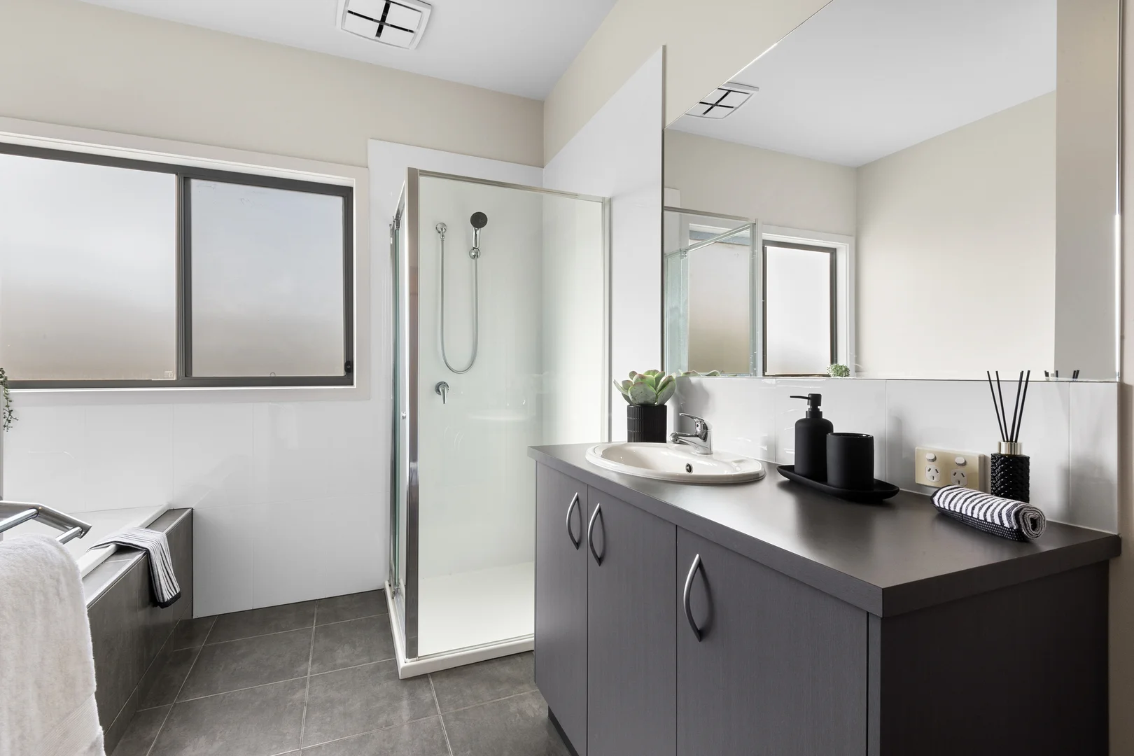 Additional image 10 of 63 Stoneleigh Crescent, Highton VIC 3216