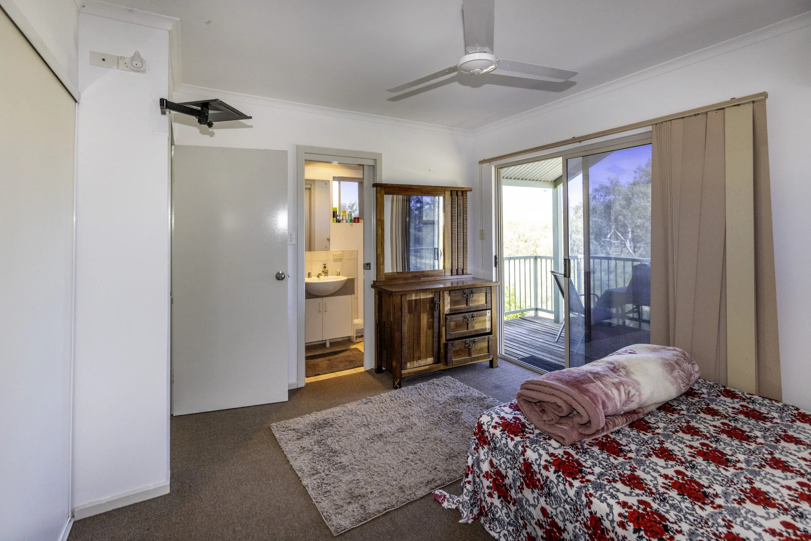 Additional image 9 of 3/2 Caterpillar Court, Desert Springs NT 0870