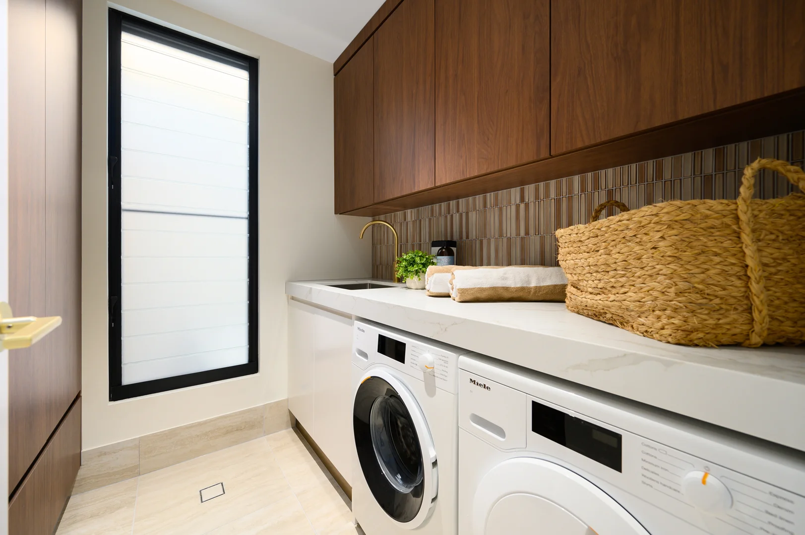 Additional image 19 of 2/149 The Esplanade, Paradise Point QLD 4216