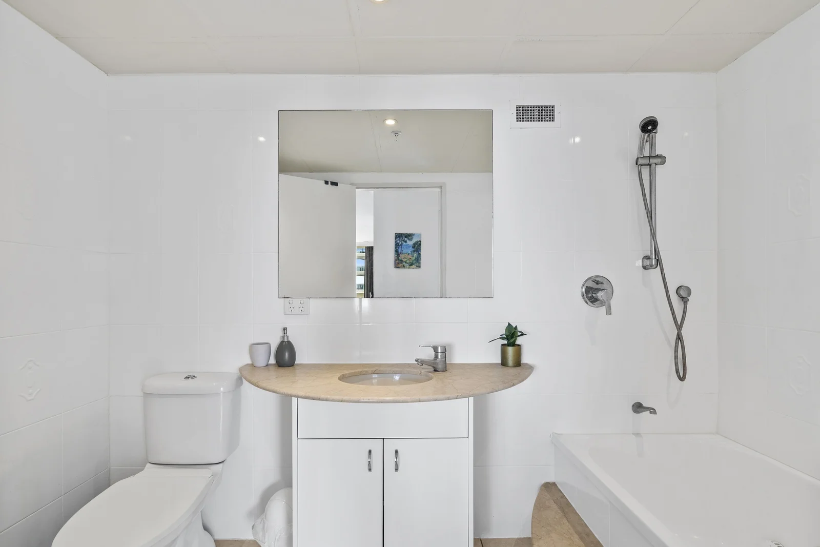 Additional image 10 of 40/114 The Esplanade, Surfers Paradise QLD 4217