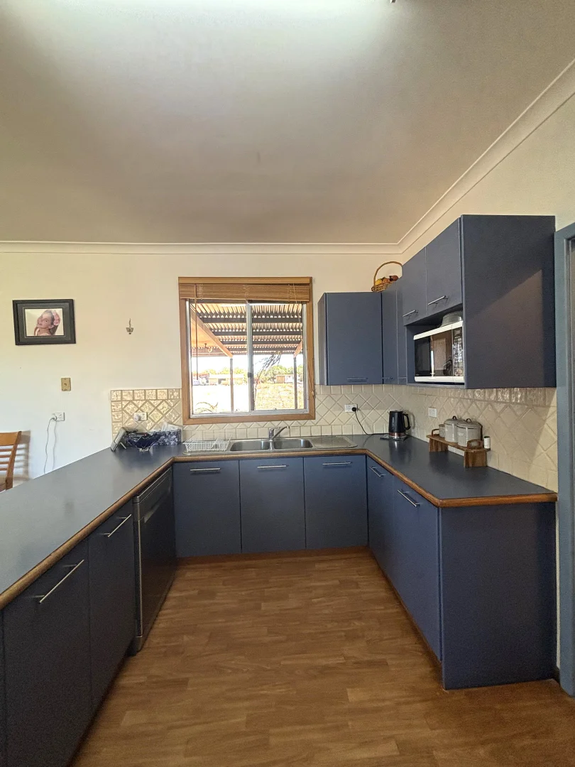 Additional image 16 of 563 & 561 Robinson Street, Carnarvon WA 6701
