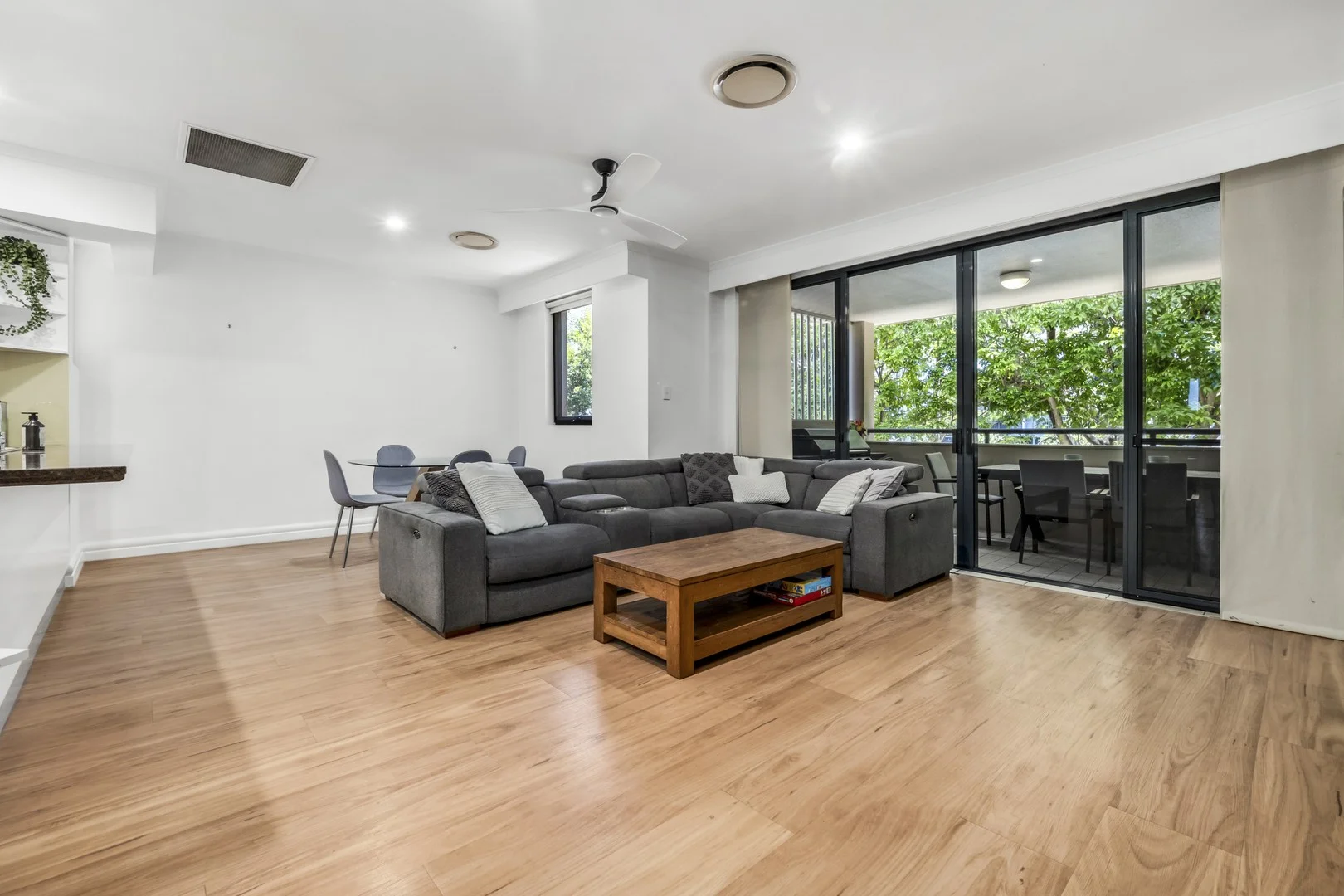 27/76 Thorn Street, Kangaroo Point QLD 4169