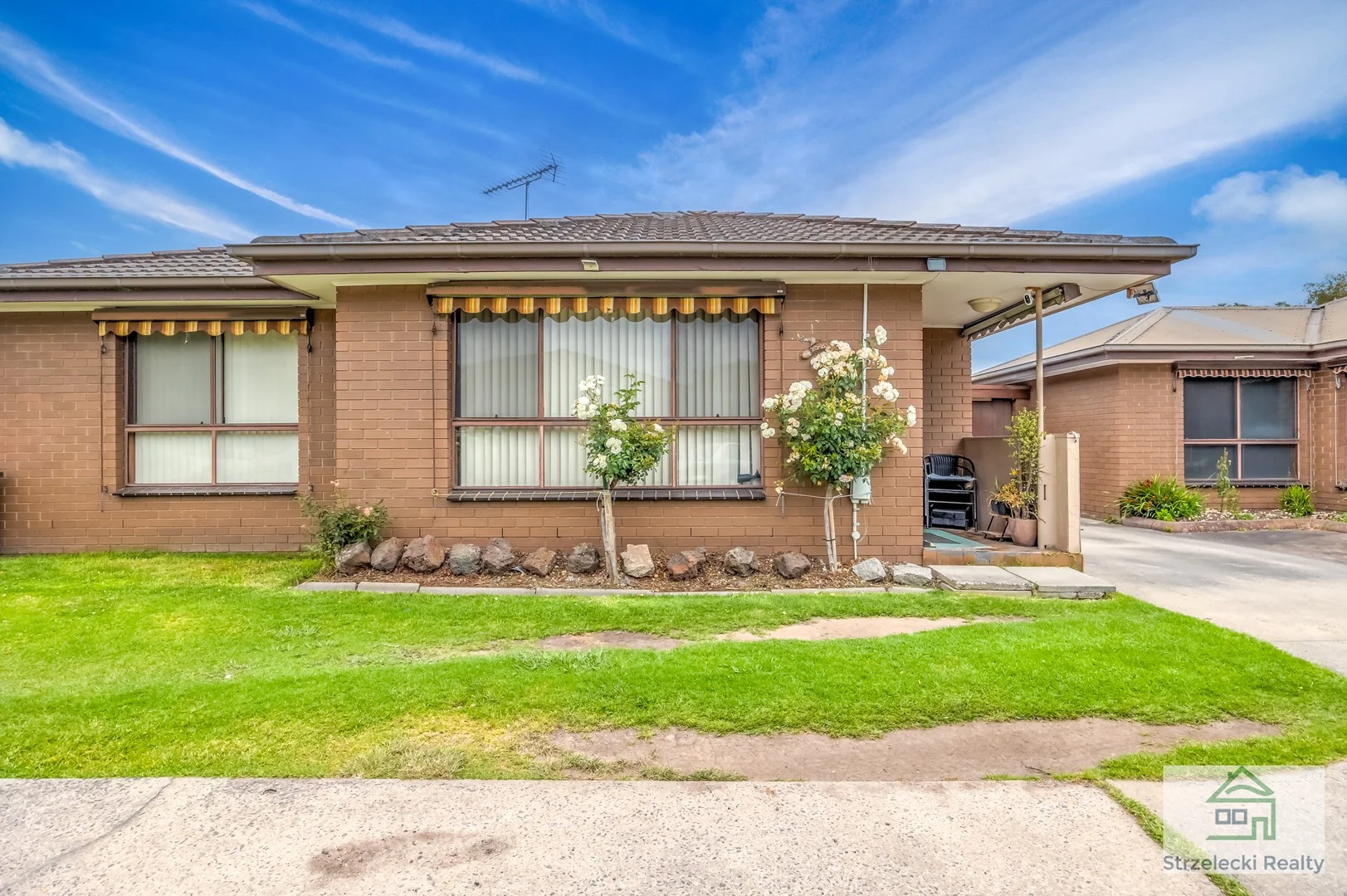 2/2A Alexander Avenue, Moe VIC 3825