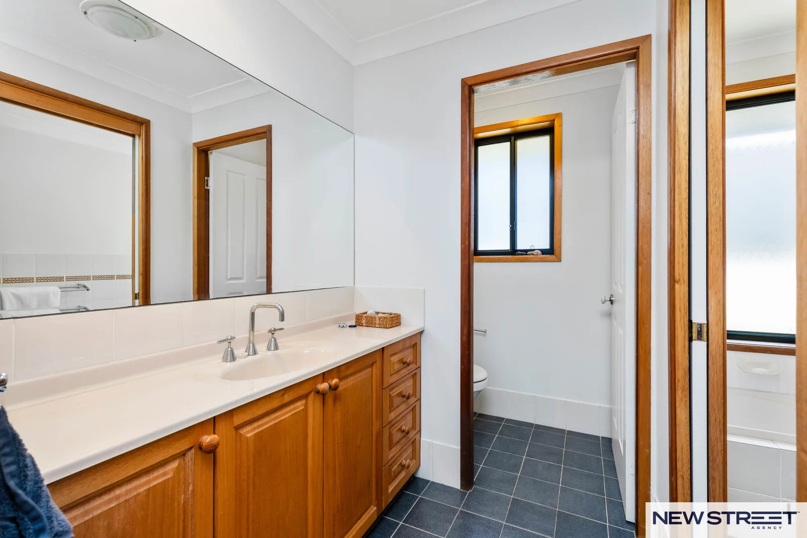 Additional image 13 of 21 Copper Valley Close, Caves Beach NSW 2281