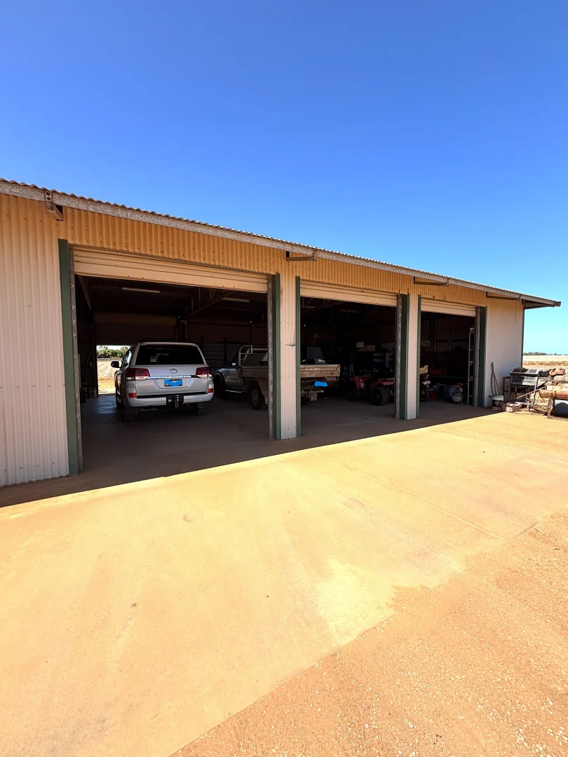 Additional image 54 of 563 & 561 Robinson Street, Carnarvon WA 6701