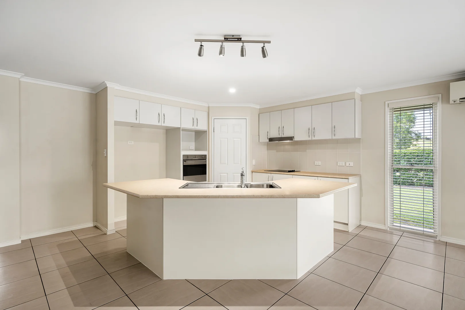 Additional image 10 of 8 Cricklewood Court, Plainland QLD 4341