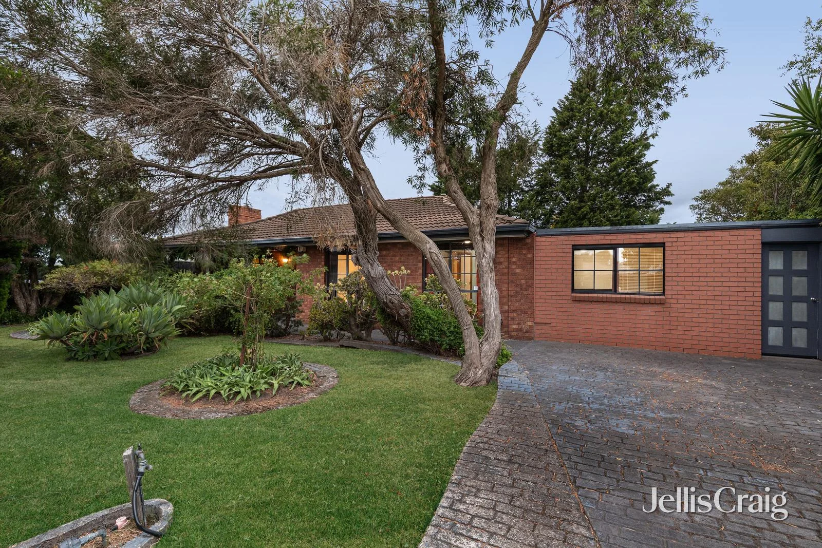 54 Garden Grove Drive, Mill Park VIC 3082