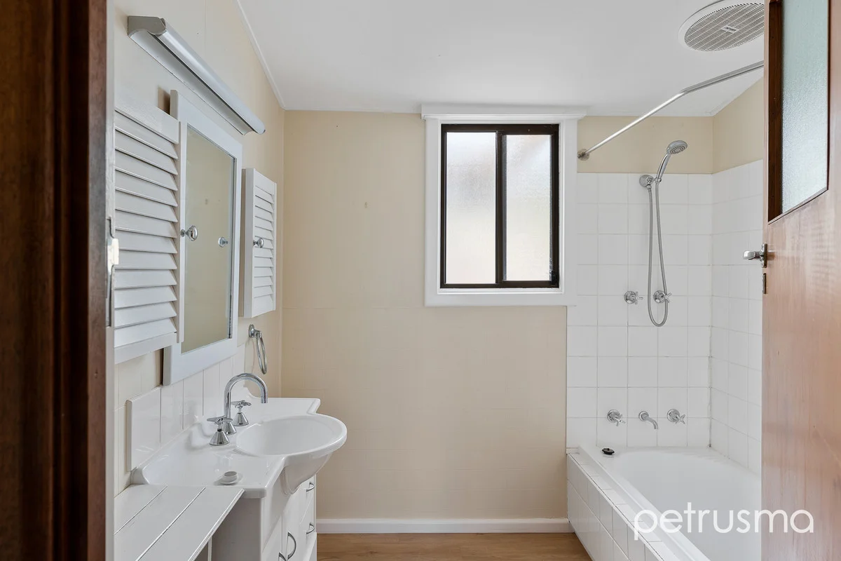 Additional image 13 of 86 Karoola Road, Lindisfarne TAS 7015