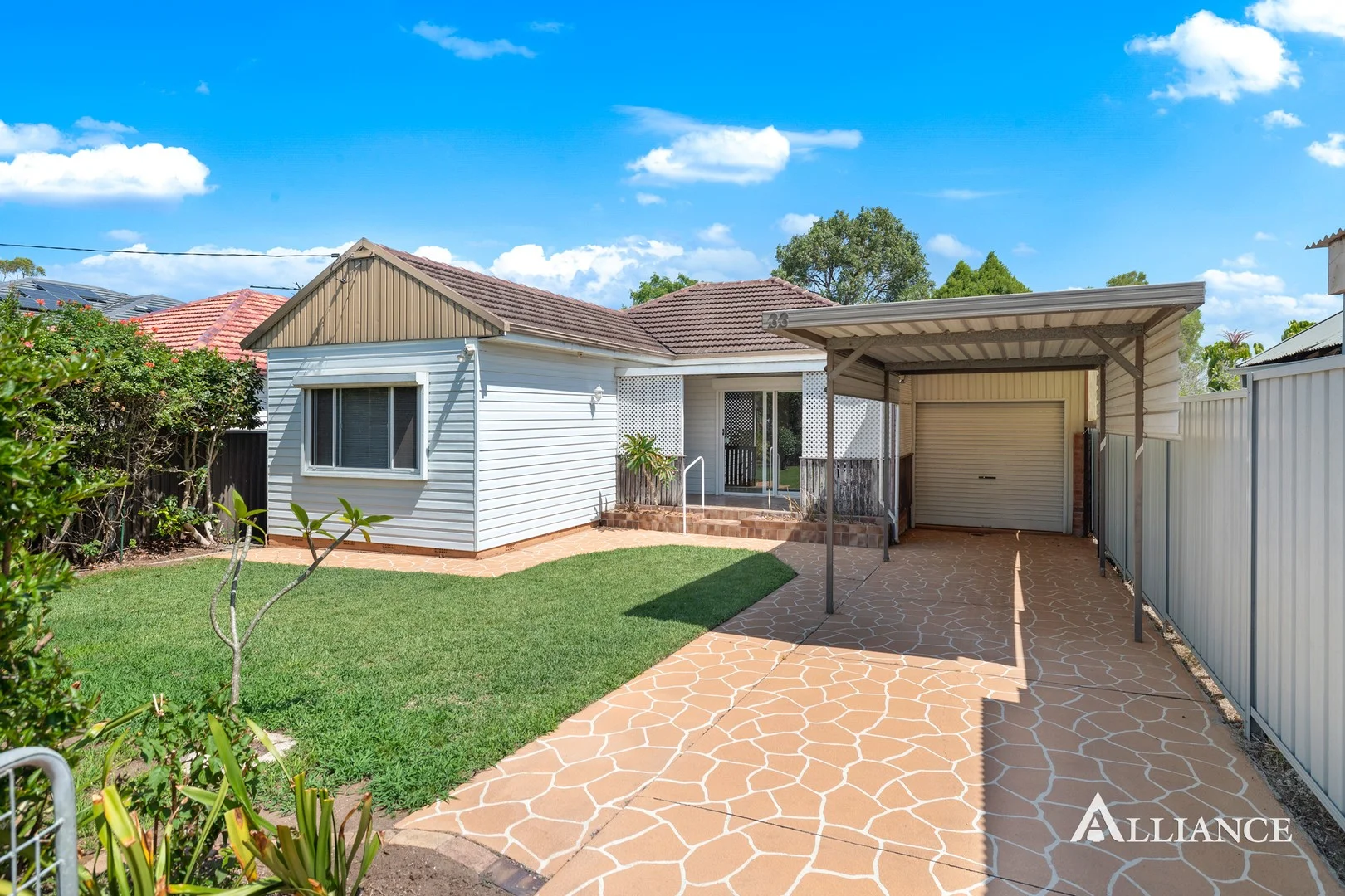 33 Singleton Avenue, East Hills NSW 2213