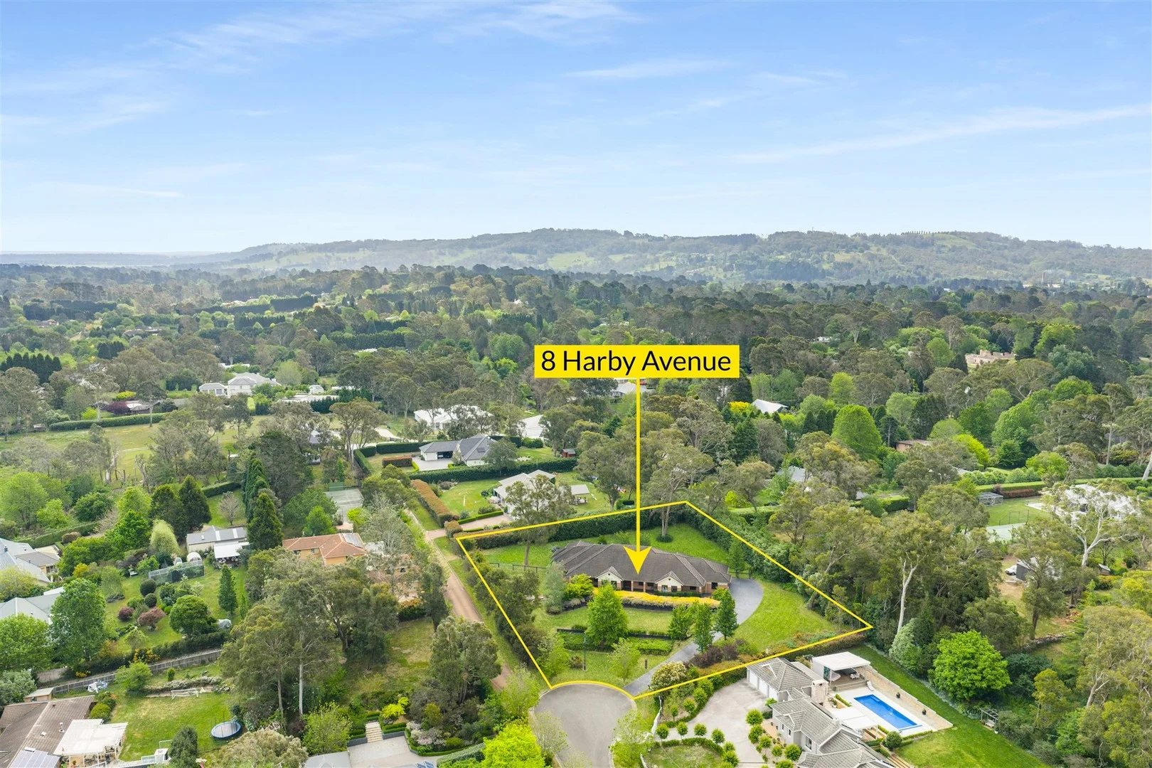 8 Harby Avenue, Burradoo NSW 2576