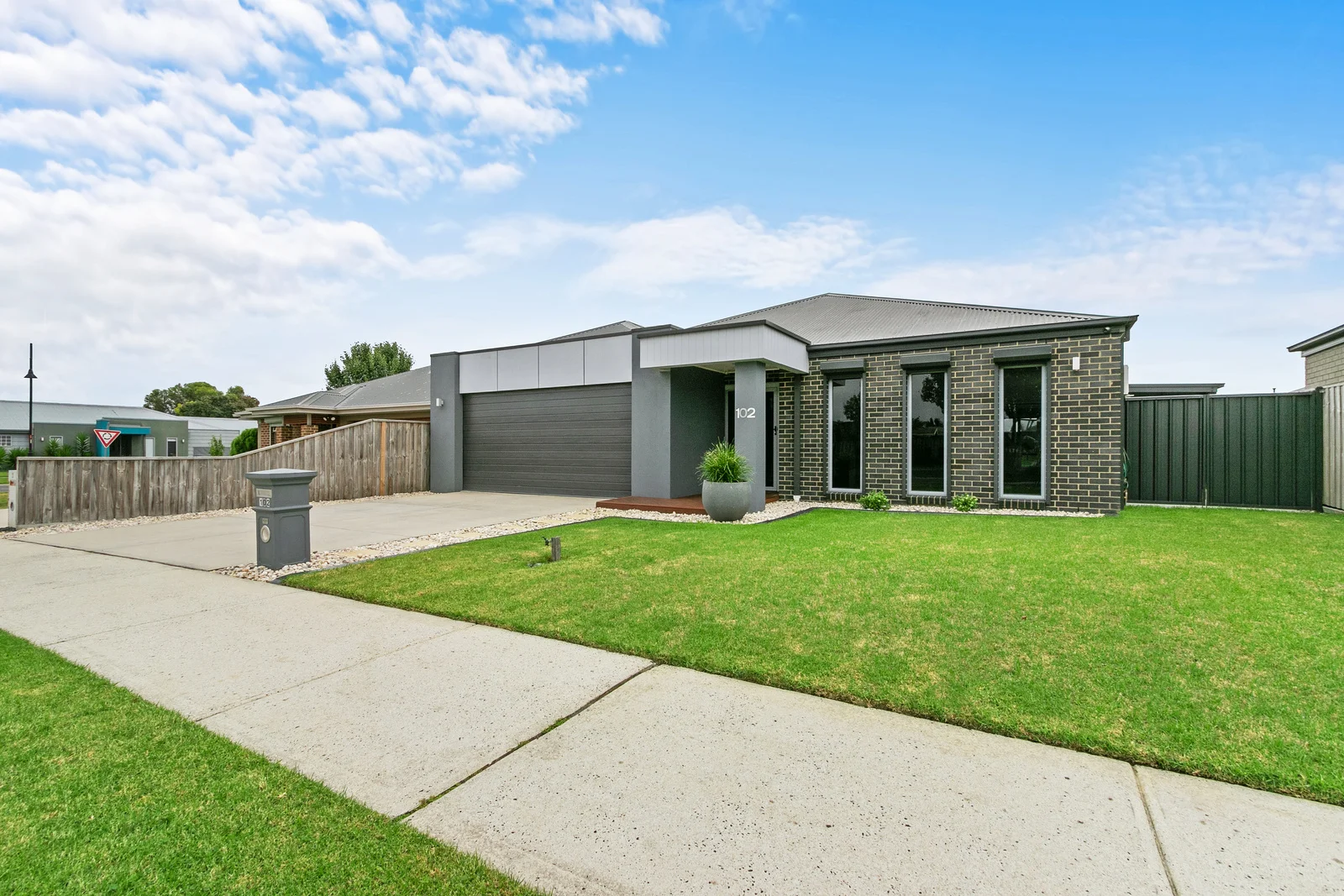 Additional image 2 of 102 Hammersmith Circuit, Traralgon VIC 3844