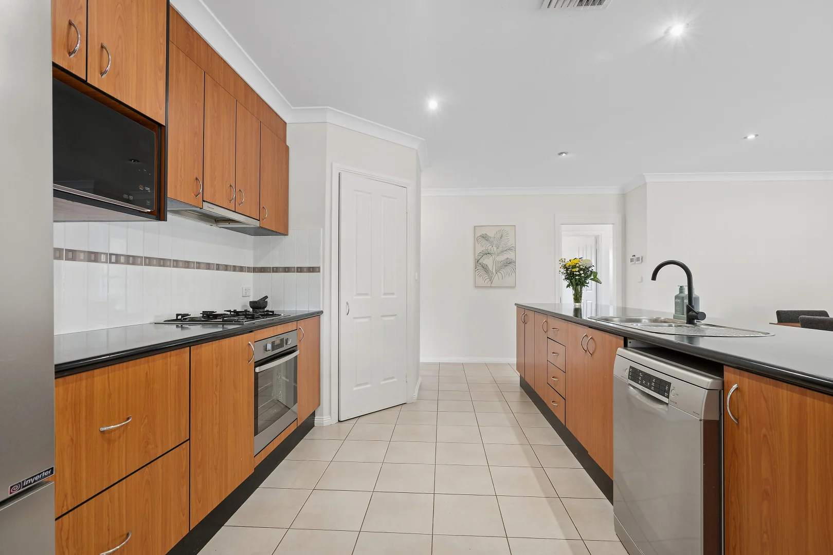 Additional image 5 of 16 Karawatha Drive, Narrandera NSW 2700