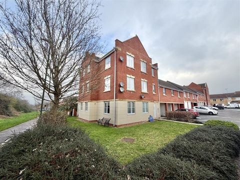 Julius Close, Emersons Green BS16
