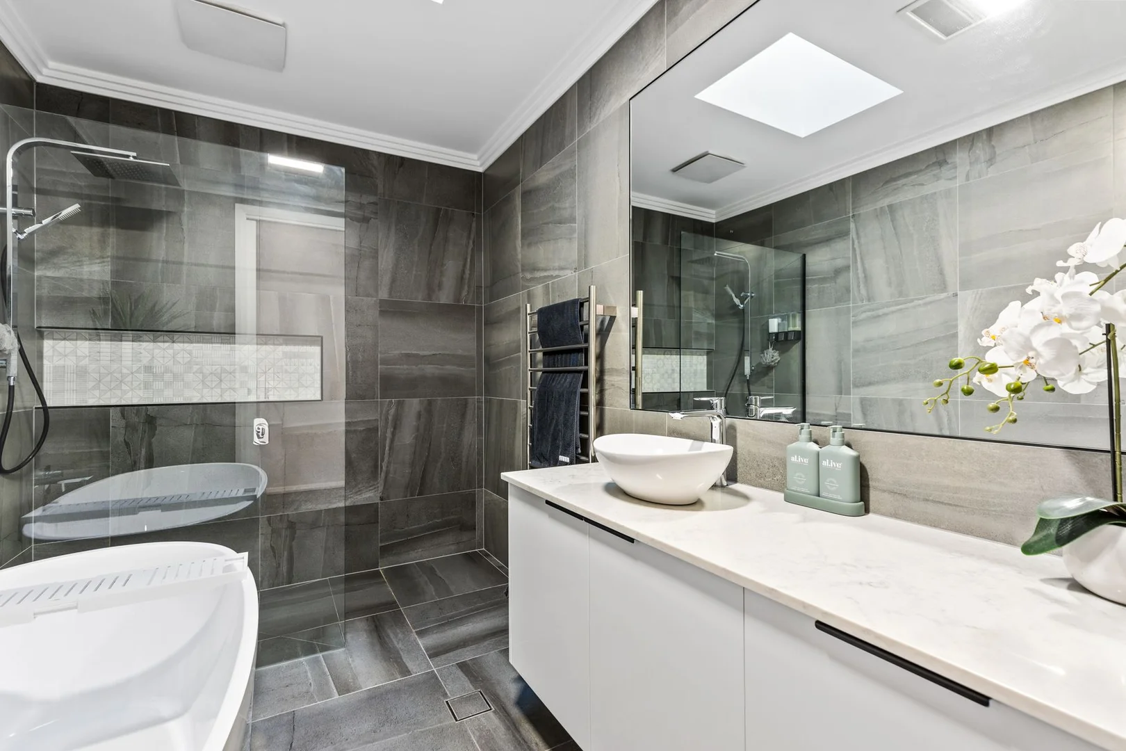 Additional image 8 of 1/18A Elwood Drive, Strathdale VIC 3550