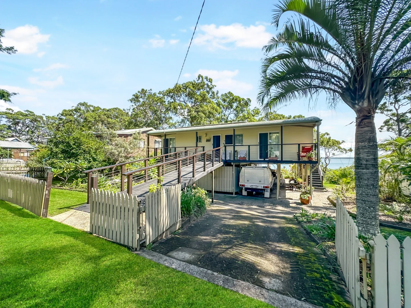 21 Coast Road, Macleay Island QLD 4184