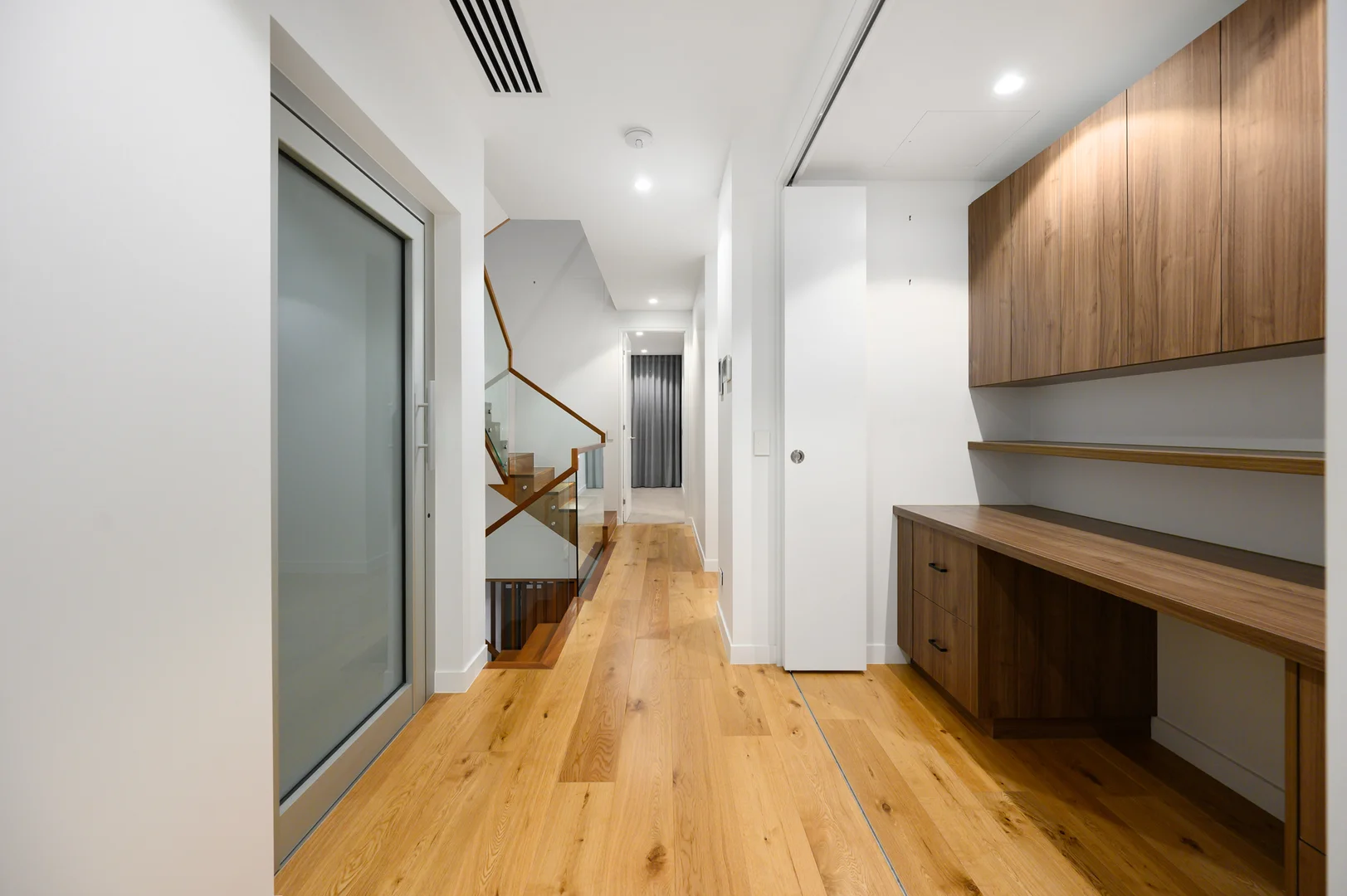 Additional image 17 of 8/2 Marina Promenade, Paradise Point QLD 4216