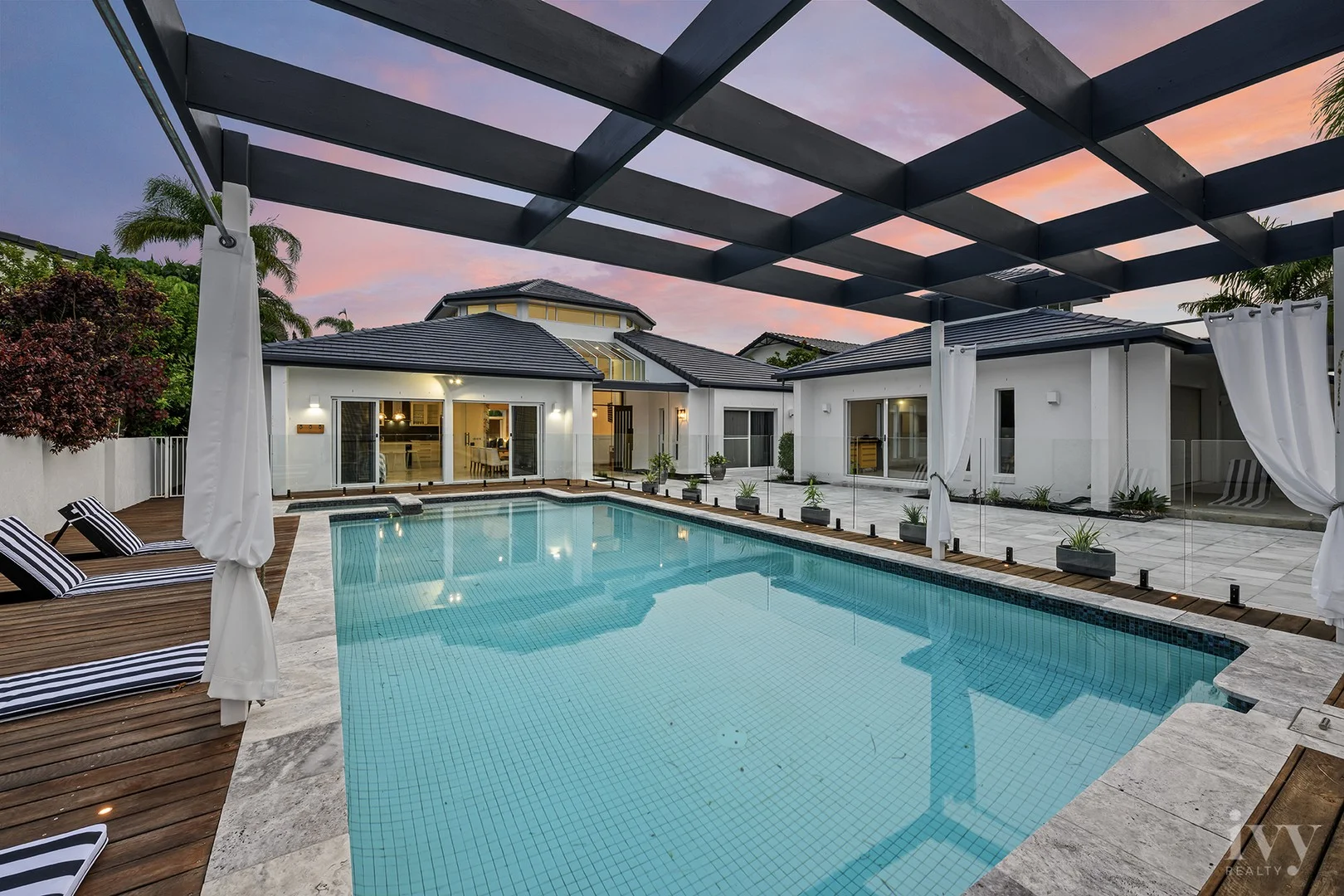 4 Excalibur Court, Sovereign Islands QLD 4216