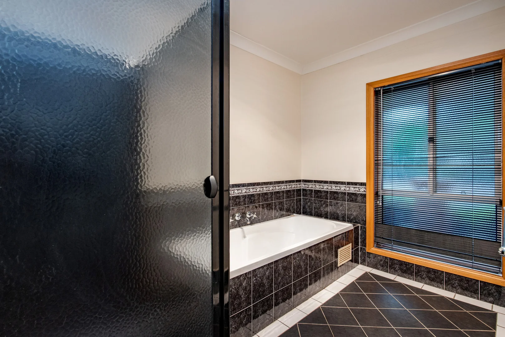 Additional image 18 of 16 Florence Crescent, West Albury NSW 2640