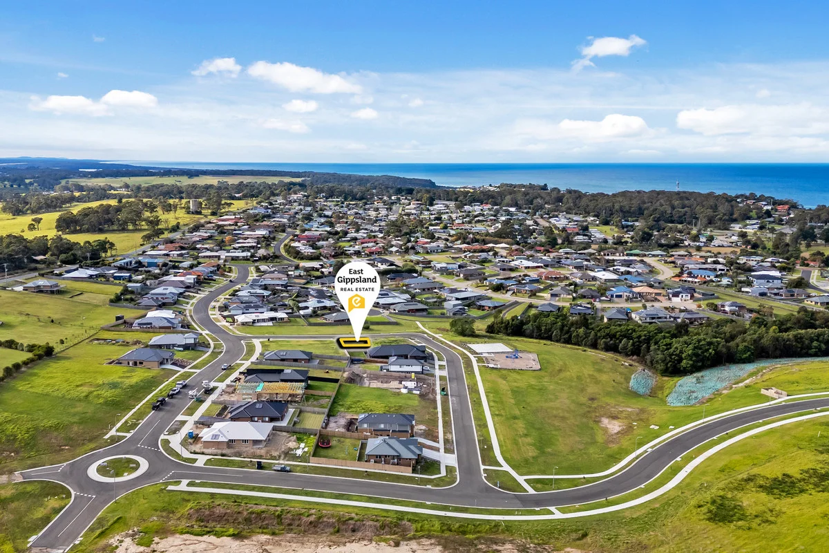 8 Lochard Terrace, Lakes Entrance VIC 3909