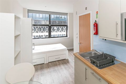 Crown House, 37-41 Prince Street, City Centre BS1, Studio to rent