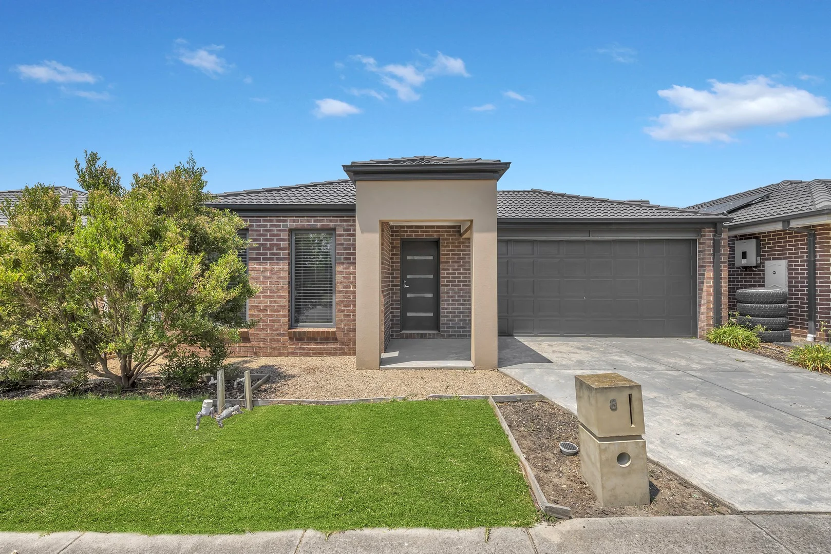 8 Aminya Drive, Clyde North VIC 3978