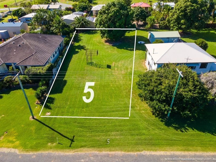 5 CORSER ST BURNETT HEADS, Burnett Heads QLD 4670