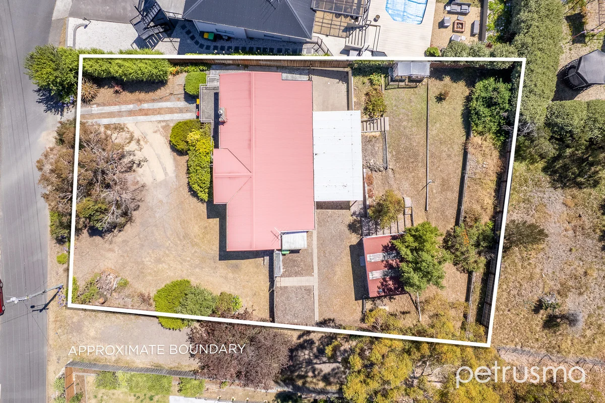 86 Karoola Road, Lindisfarne TAS 7015