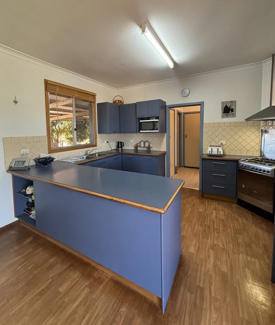 Additional image 13 of 563 & 561 Robinson Street, Carnarvon WA 6701