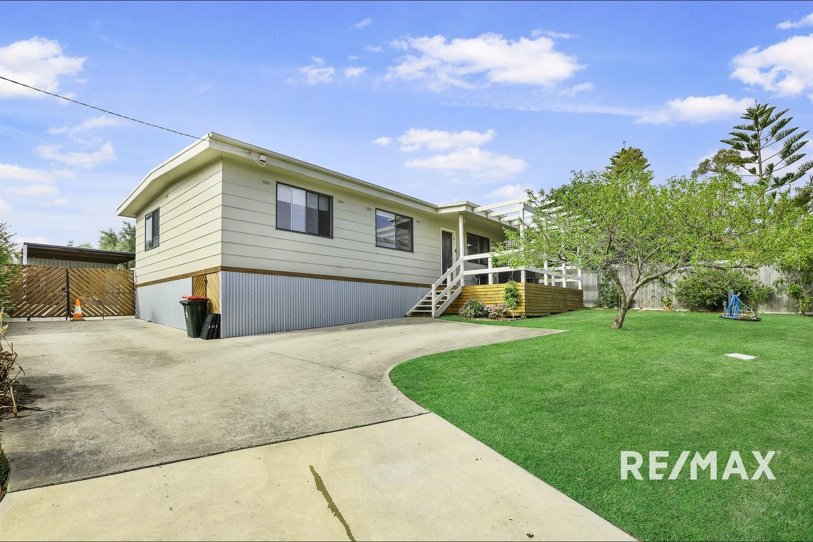 13 Lyrebird Court, Lakes Entrance VIC 3909