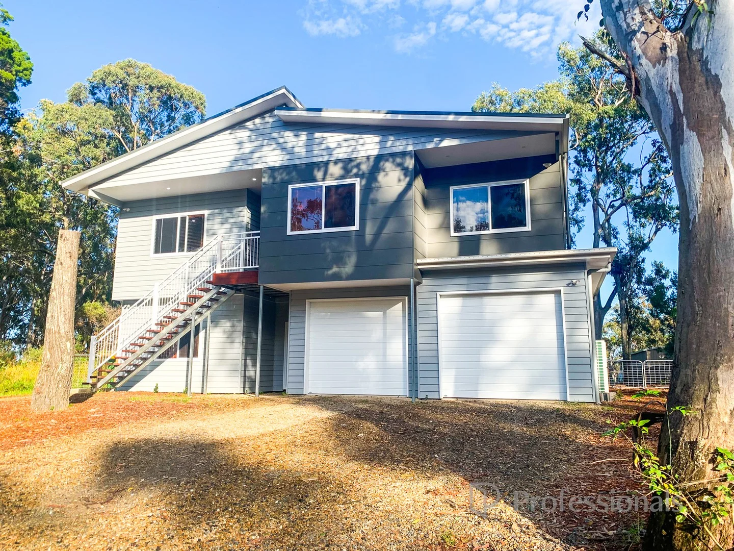 17 High Central Road, Macleay Island QLD 4184