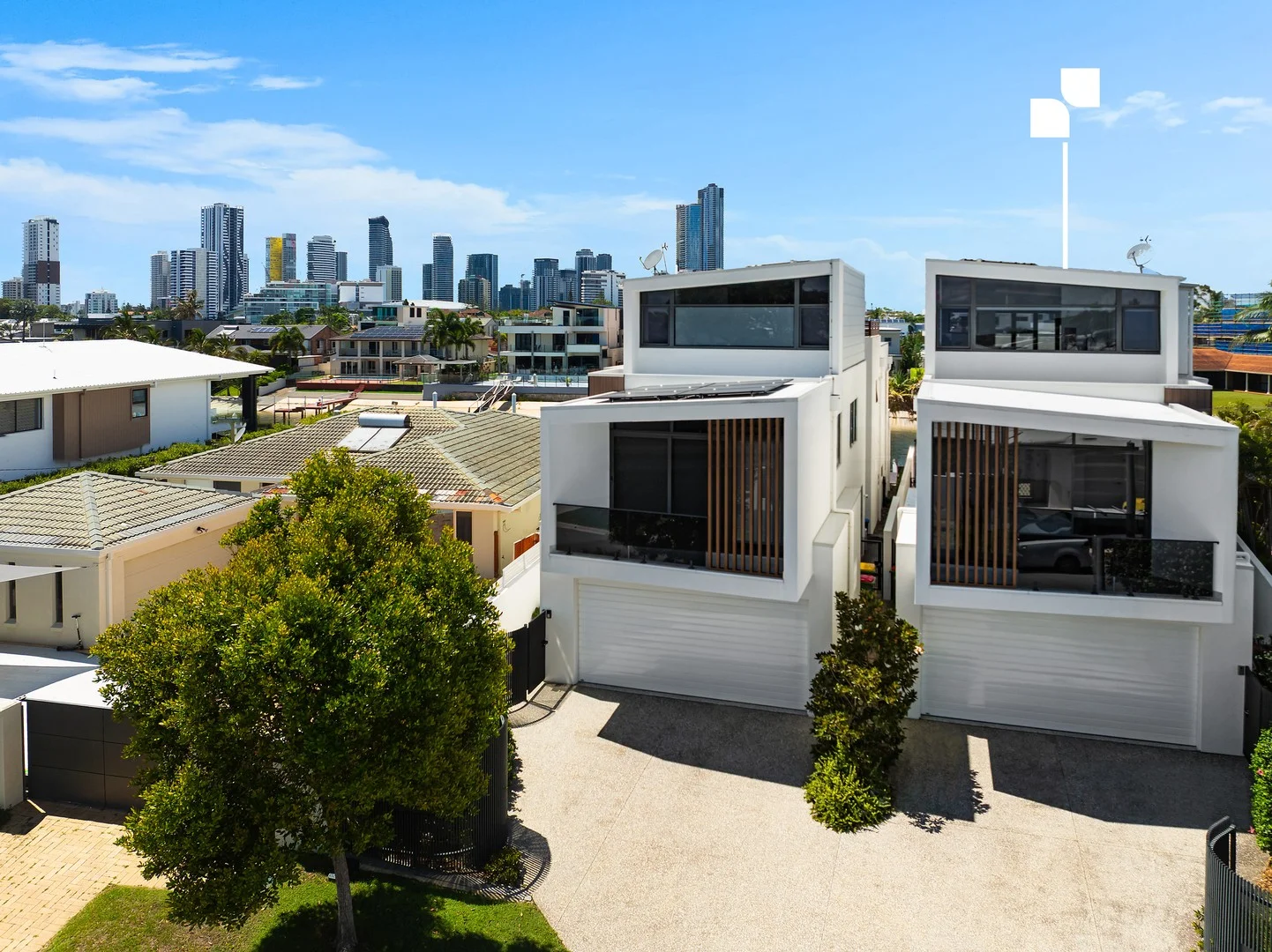 2/11 Beverley Crescent, Broadbeach Waters QLD 4218