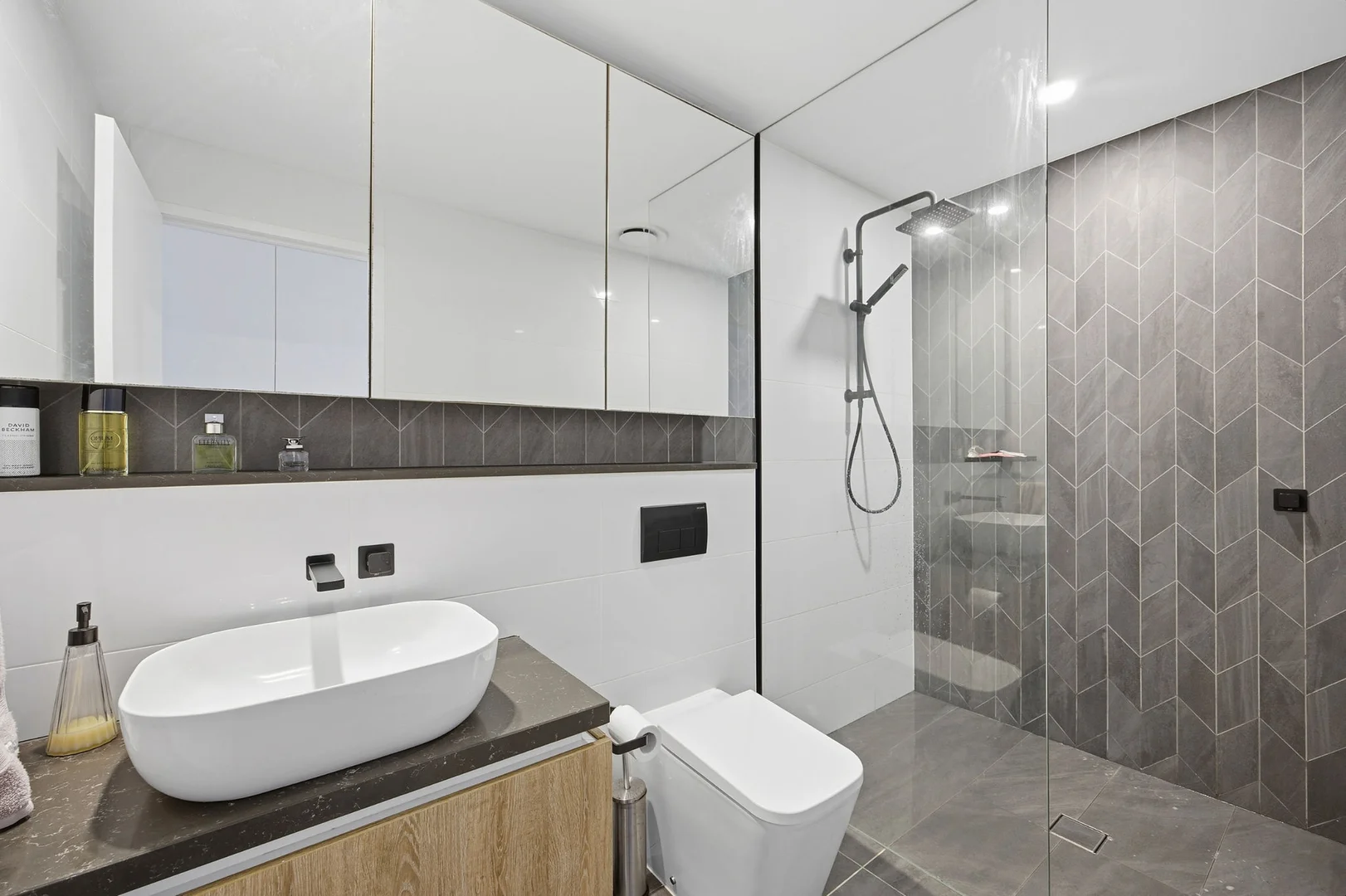 Additional image 13 of 502/28 Dalpura Street, Chevron Island QLD 4217
