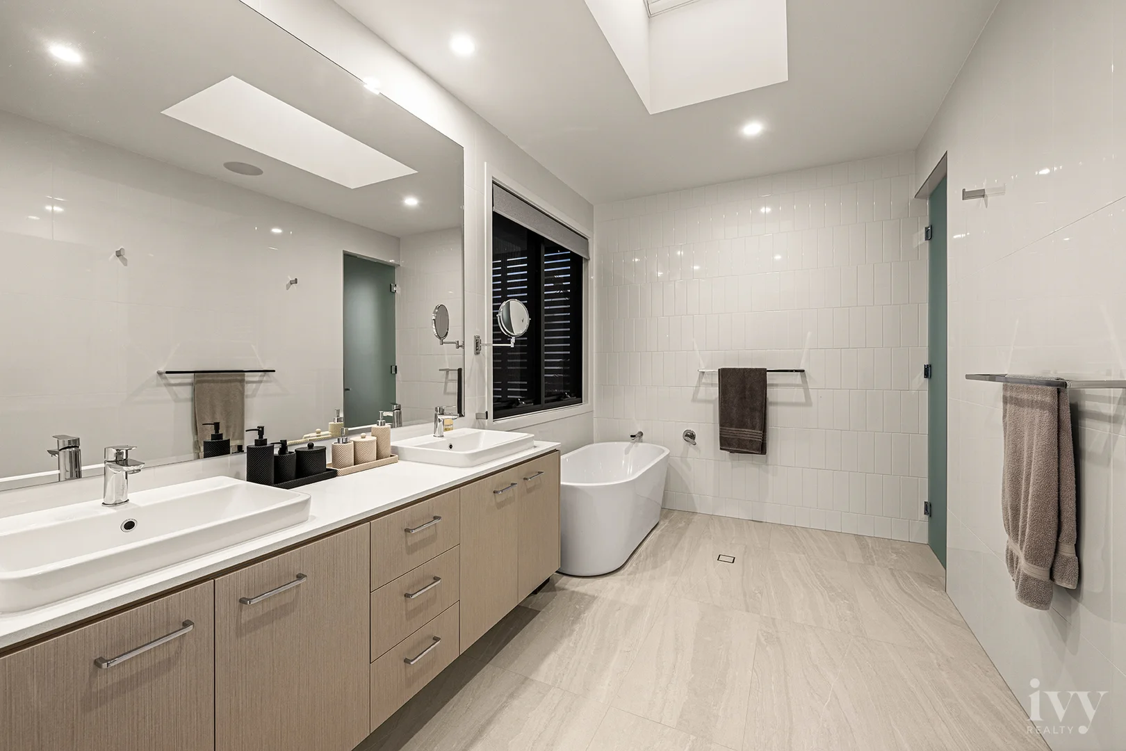 Additional image 13 of 10 Queen Guineveres Place, Sovereign Islands QLD 4216