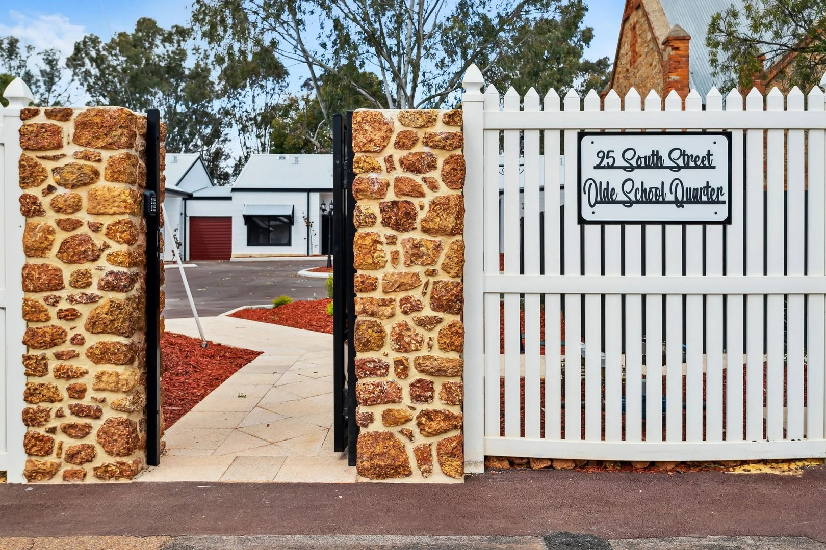 3,4,7 & 8/25 South Street, York WA 6302