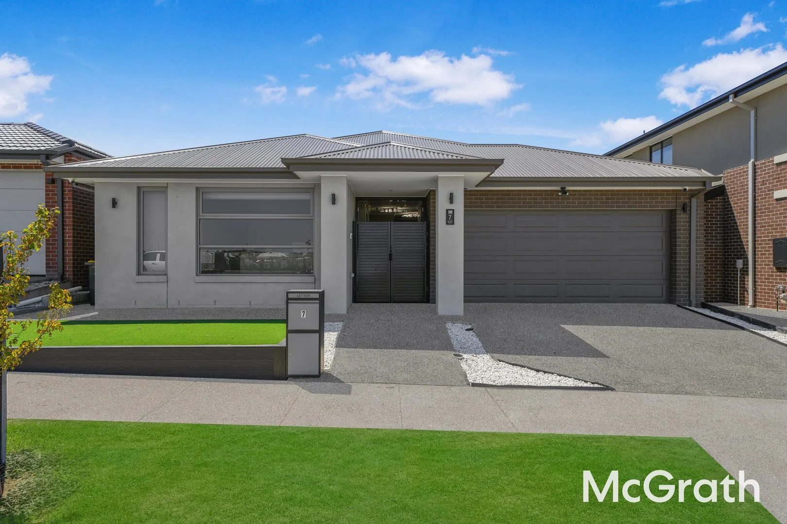 7 Minoa Road, Manor Lakes VIC 3024
