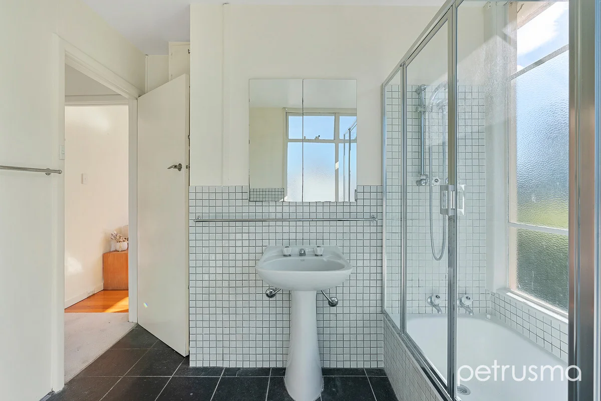 Additional image 26 of 3 Ambleside, Lindisfarne TAS 7015