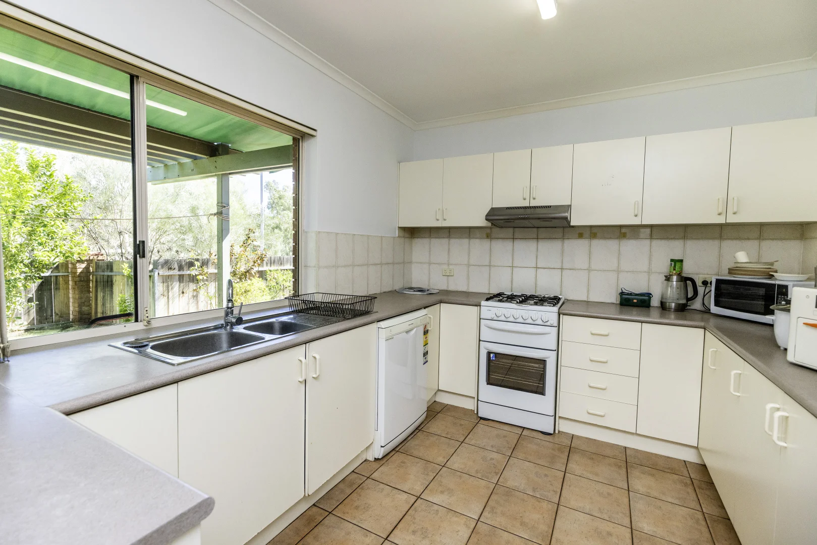 Additional image 3 of 3/2 Caterpillar Court, Desert Springs NT 0870